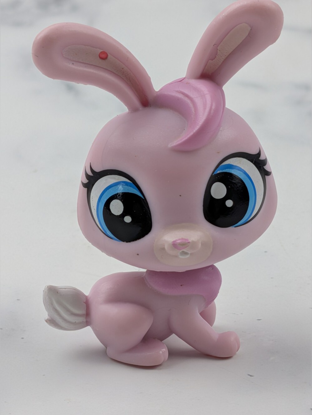 Littlest Pet Shop (LPS) #3908 Beatrice Roy bunny figure